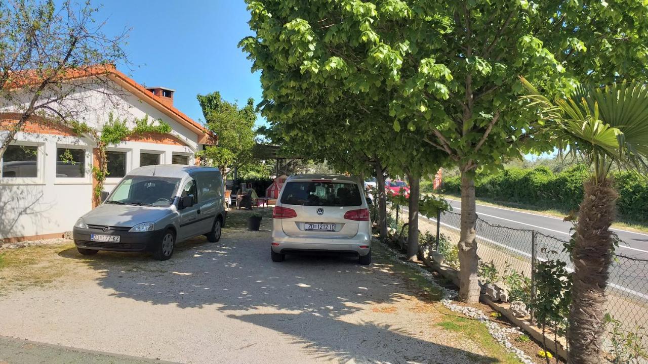 Apartments San Sukošan エクステリア 写真