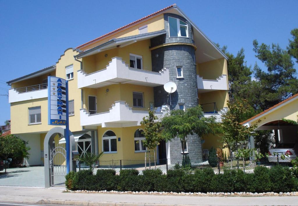 Apartments San Sukošan エクステリア 写真